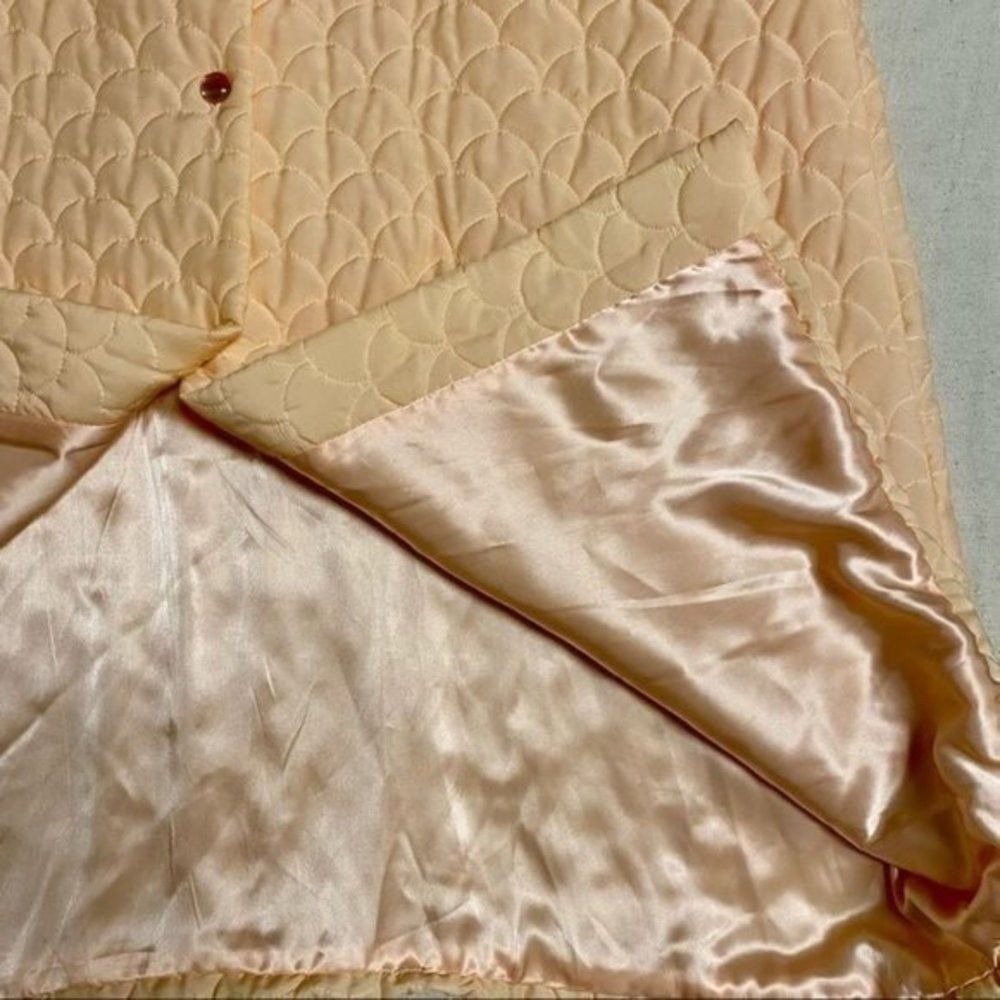 Barbizon Recollection Quilt Robe - Picture 7 of 10